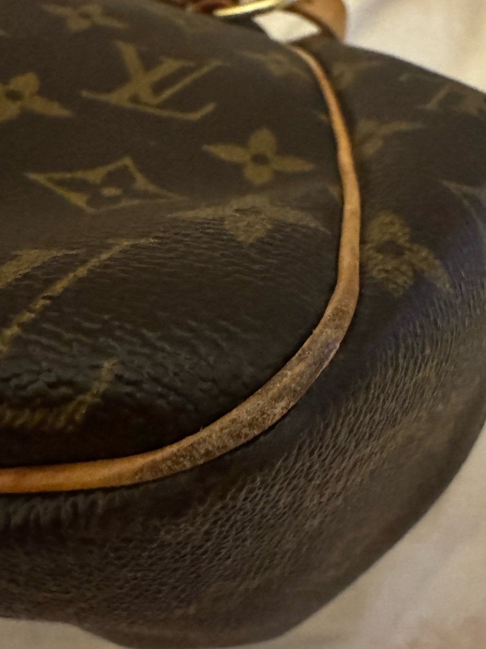 Authentic LOUIS VUITTON Batignolles Horizontal Tote Bag Clean Interior - Picture 6 of 12
